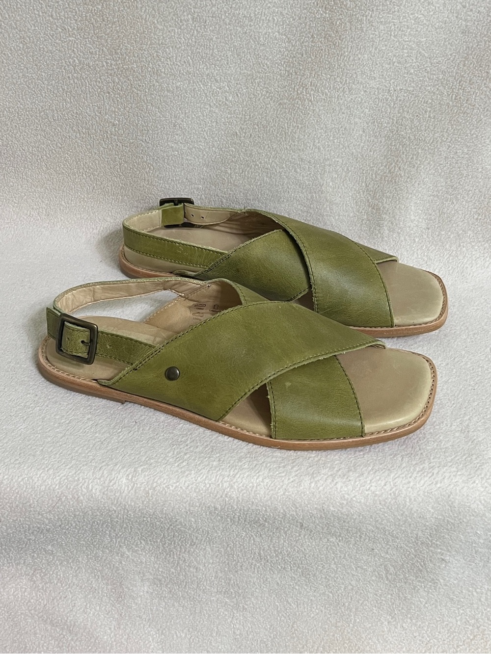 Patina by Portland Leather Good Olive Green Cross-Strap Slingback Sandals Size 8